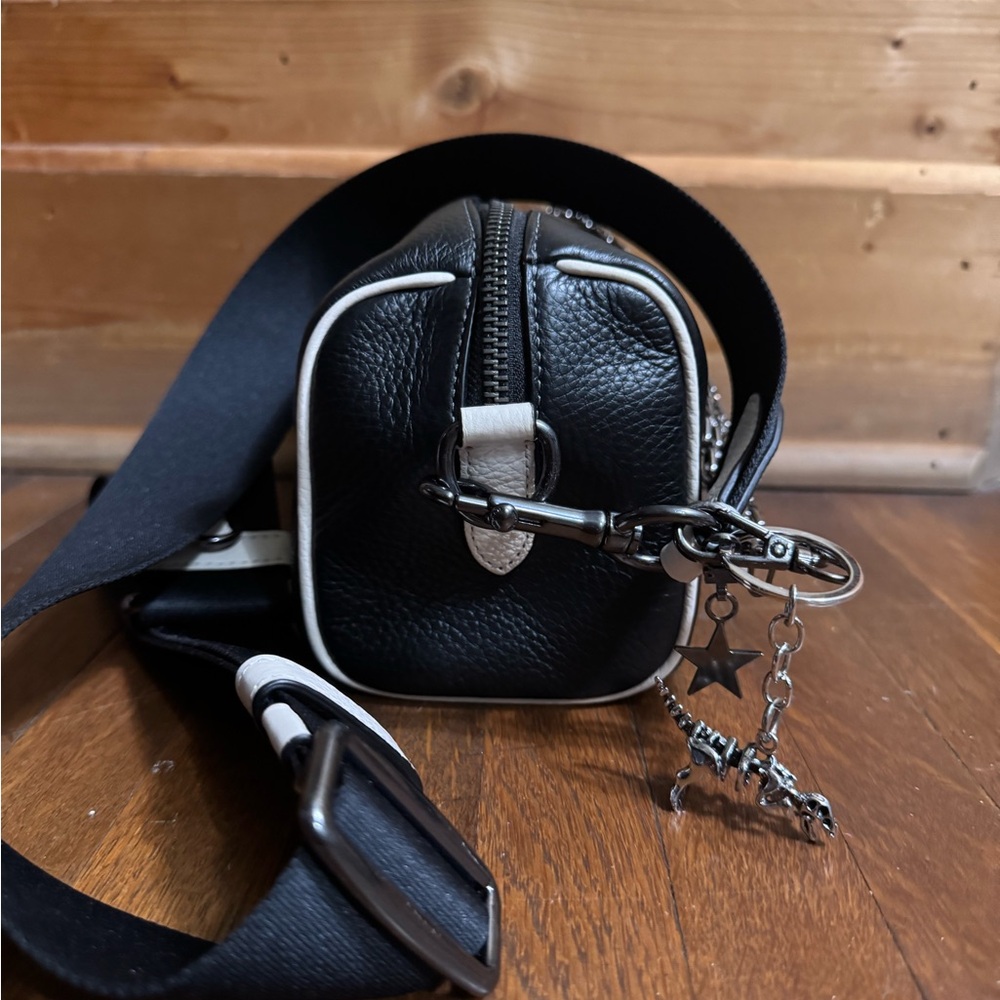 Coach unisex crossbody bag charms and decor strap included excellent condition - Picture 2 of 10